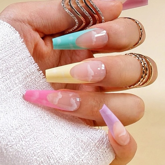 Fake nails - Picture 1 of 2